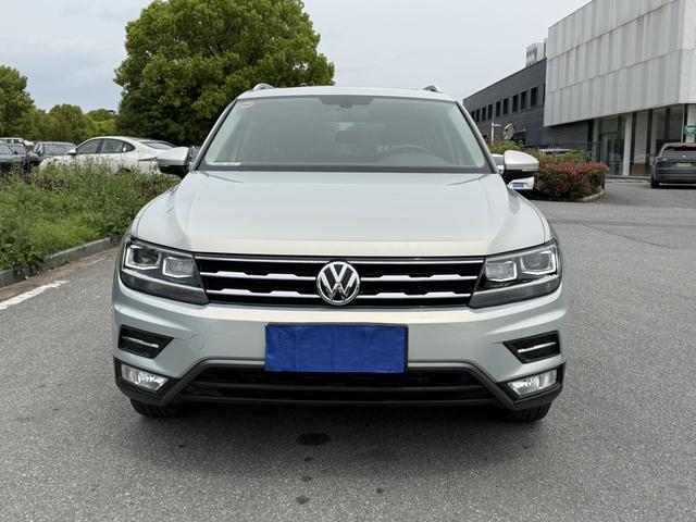 Volkswagen Tiguan L 2017 330TSI Automatic 2WD Luxury – фото 2