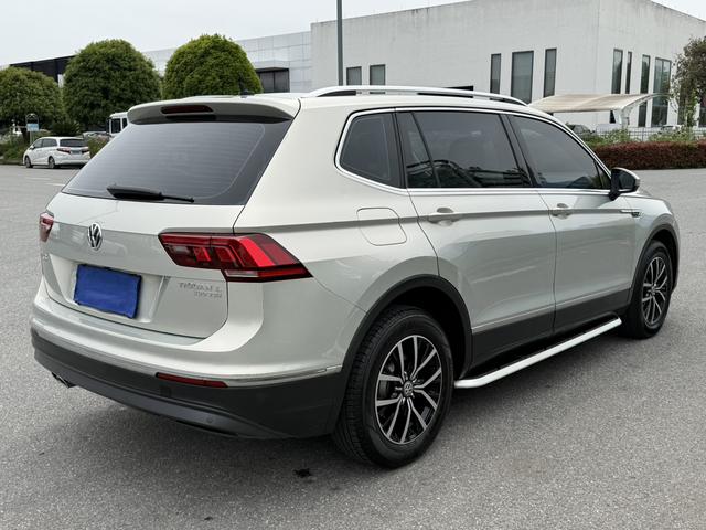 Volkswagen Tiguan L 2017 330TSI Automatic 2WD Luxury – фото 5
