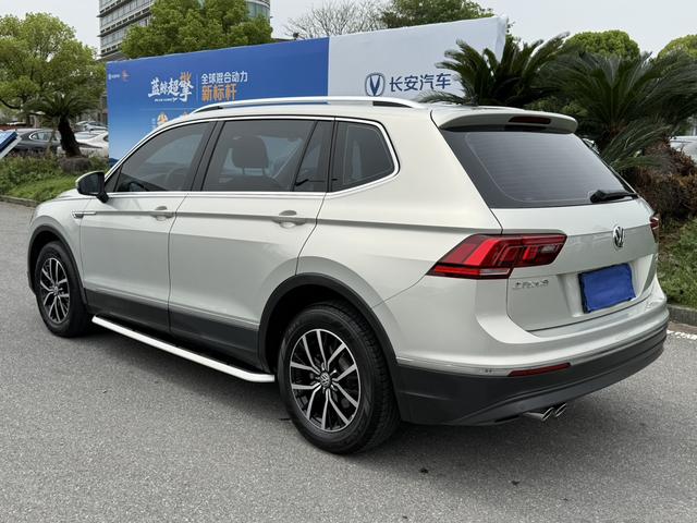 Volkswagen Tiguan L 2017 330TSI Automatic 2WD Luxury – фото 6