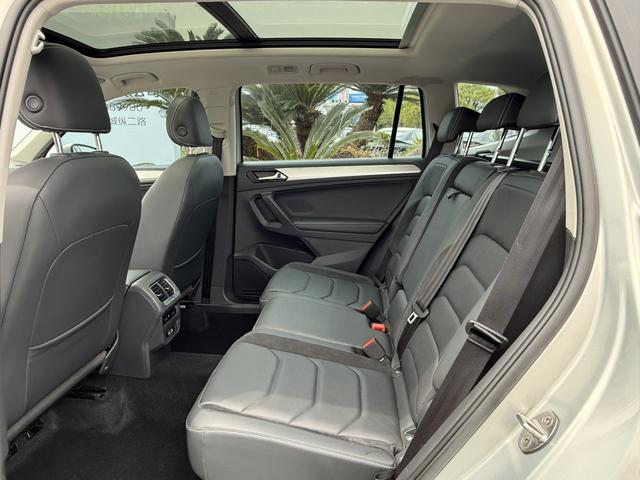 Volkswagen Tiguan L 2017 330TSI Automatic 2WD Luxury – фото 9