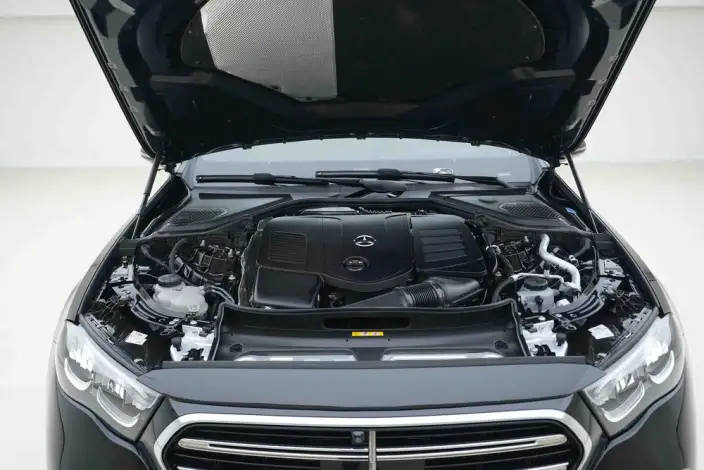 Mercedes-Benz E-Class 2025 Model E 260 L 4MATIC sedan – фото 6