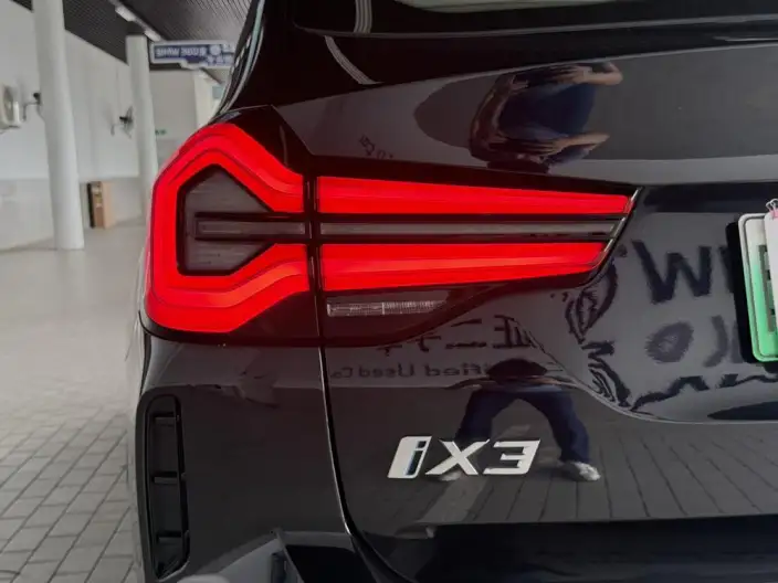 BMW iX3 2023 Model Leading Model – фото 5