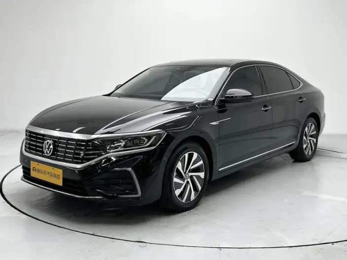 Volkswagen Passat PHEV 2022 Model 430PHEV Hybrid Deluxe Edition – фото 1