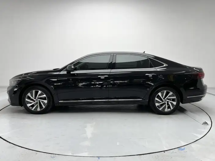 Volkswagen Passat PHEV 2022 Model 430PHEV Hybrid Deluxe Edition – фото 4