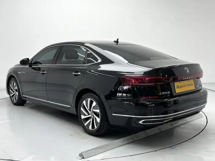 Volkswagen Passat PHEV 2022 Model 430PHEV Hybrid Deluxe Edition – фото 5