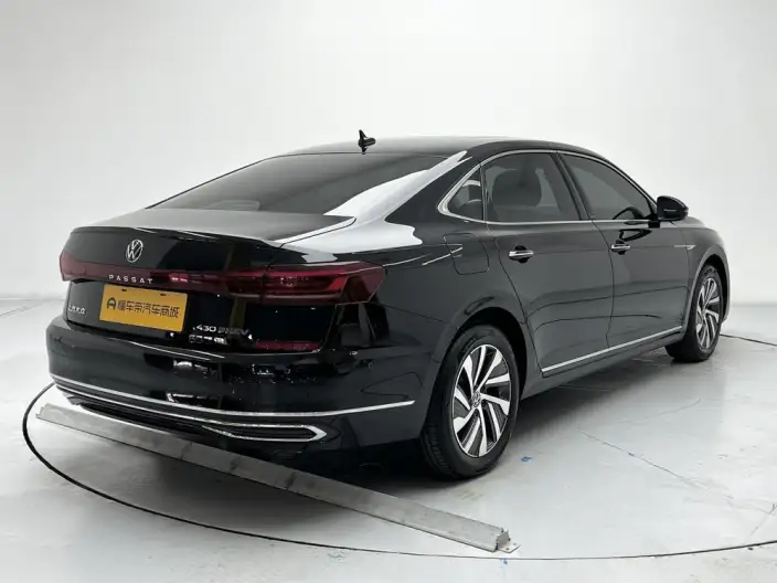 Volkswagen Passat PHEV 2022 Model 430PHEV Hybrid Deluxe Edition – фото 7