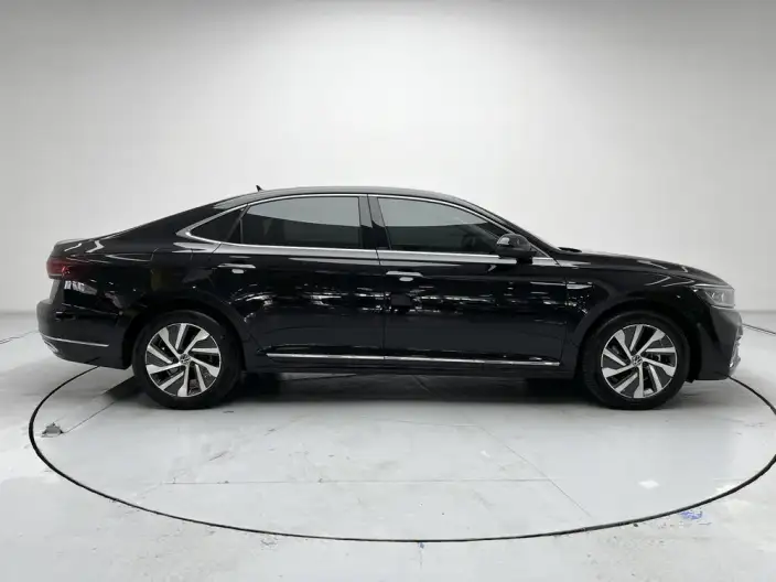 Volkswagen Passat PHEV 2022 Model 430PHEV Hybrid Deluxe Edition – фото 8