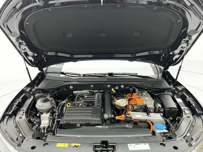 Volkswagen Passat PHEV 2022 Model 430PHEV Hybrid Deluxe Edition – фото 10
