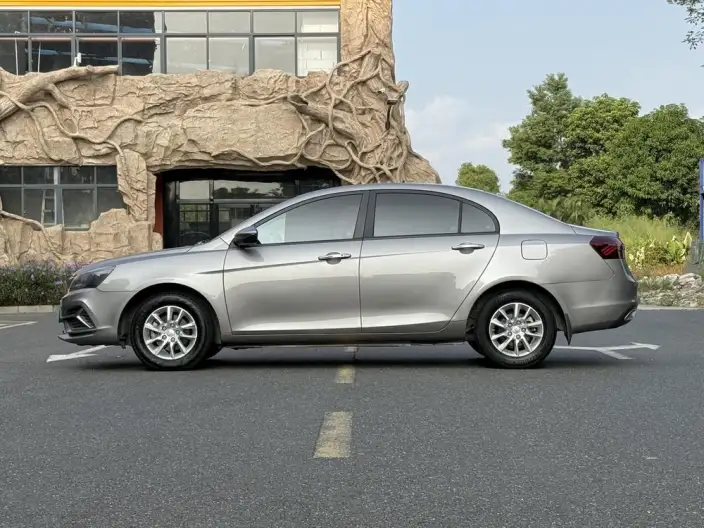 Geely Emgrand 2020 Model 1.5L CVT Luxury Model – фото 3