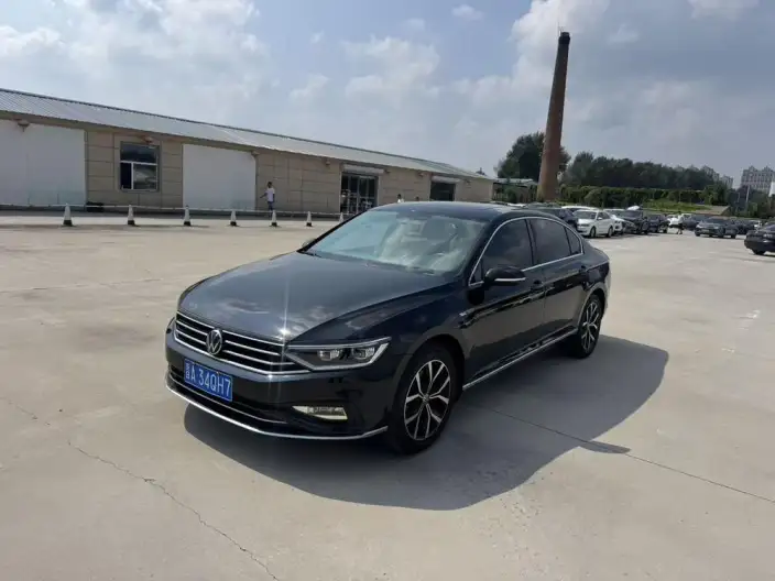 Volkswagen Magotan 2020 Model 280TSI DSG Comfort Model – фото 1