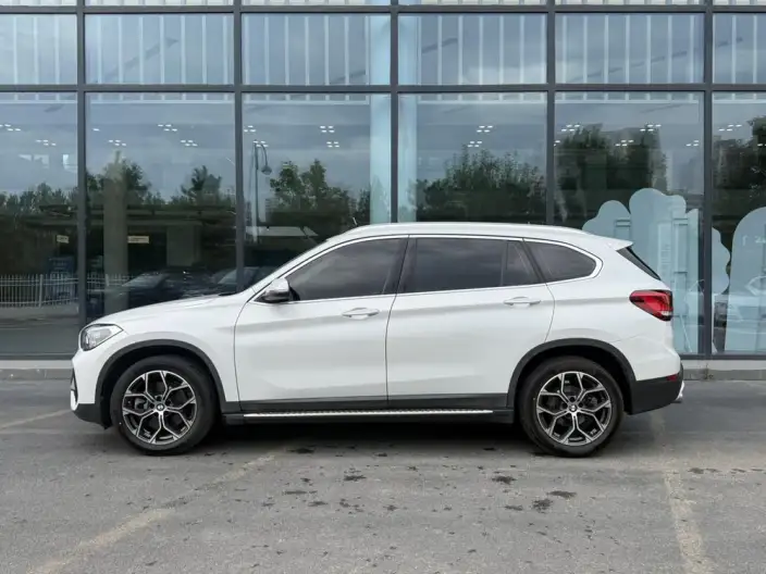 BMW X1 2022 Model sDrive25Li Leading Model – фото 3