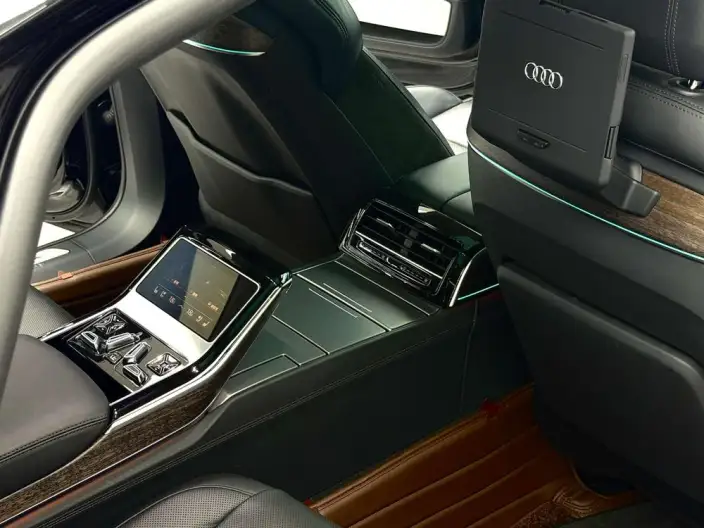 Audi A8 2022 Model A8L 55 TFSI quattro Noble Model Collector Edition Edition – фото 5