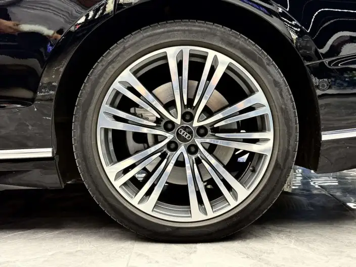 Audi A8 2022 Model A8L 55 TFSI quattro Noble Model Collector Edition Edition – фото 7