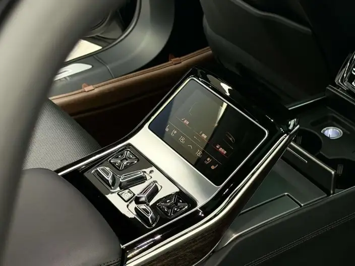 Audi A8 2022 Model A8L 55 TFSI quattro Noble Model Collector Edition Edition – фото 9