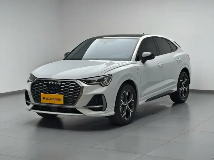 AUDI Q3 Sportback 2024 Model 40 TFSI Fashion Model – фото 1