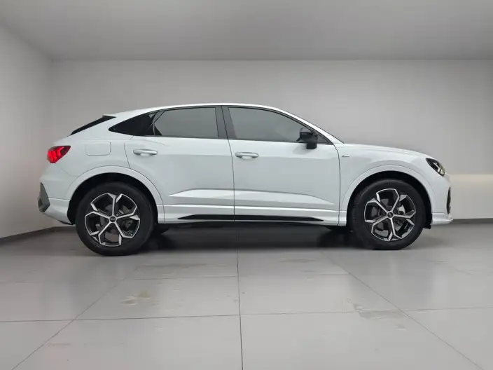 AUDI Q3 Sportback 2024 Model 40 TFSI Fashion Model – фото 8