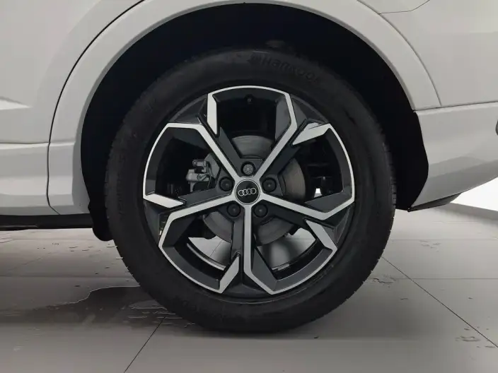 AUDI Q3 Sportback 2024 Model 40 TFSI Fashion Model – фото 9