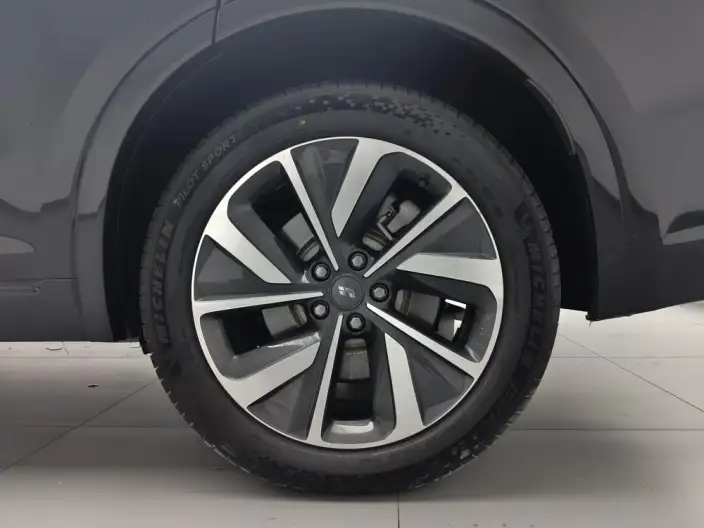 Li Auto ONE 2021 Model Extended Range 6 seat Edition – фото 9