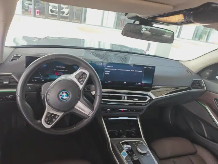 BMW i3 2023 Model eDrive40L Night Edition Sports Set – фото 6