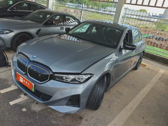 BMW i3 2023 Model eDrive40L Night Edition Sports Set – фото 10