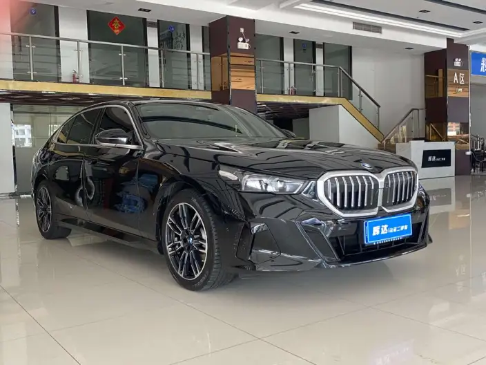 BMW 5 Series 2026 Model 530Li Leading Model M Sports Set