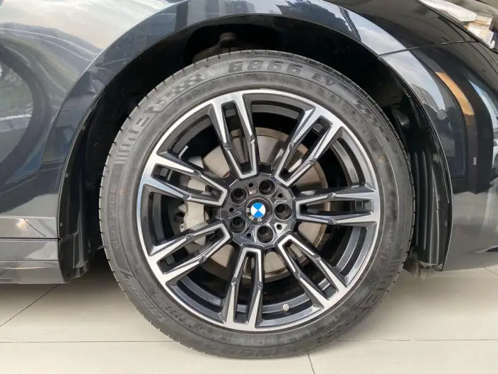 BMW 5 Series 2026 Model 530Li Leading Model M Sports Set – фото 8