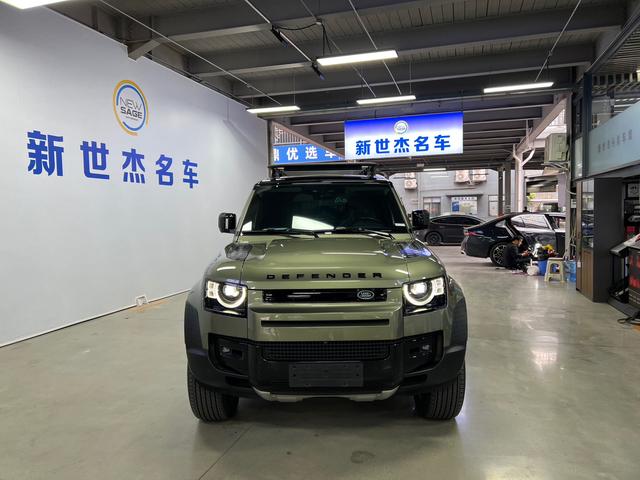 Land Rover De f ender 2023 110 3.0T P400 Dark Special Edition – фото 2