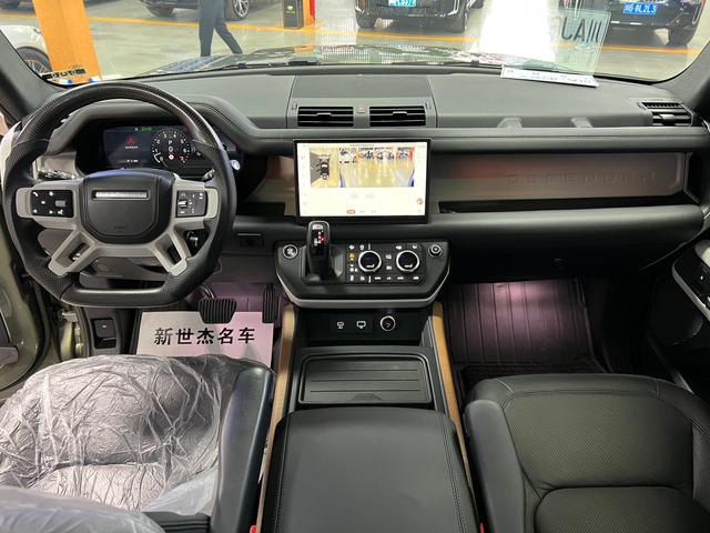 Land Rover De f ender 2023 110 3.0T P400 Dark Special Edition – фото 6