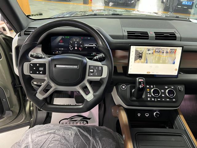 Land Rover De f ender 2023 110 3.0T P400 Dark Special Edition – фото 7