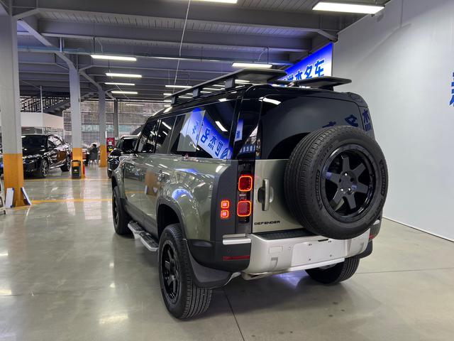 Land Rover De f ender 2023 110 3.0T P400 Dark Special Edition – фото 12