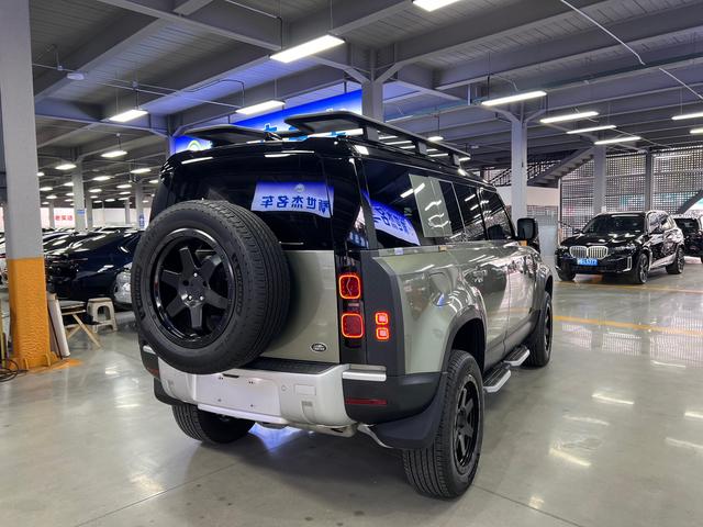Land Rover De f ender 2023 110 3.0T P400 Dark Special Edition – фото 14
