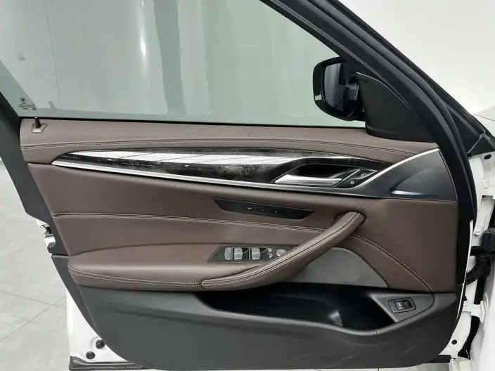 BMW 5 Series 2021 Model 525Li Luxury Set – фото 9