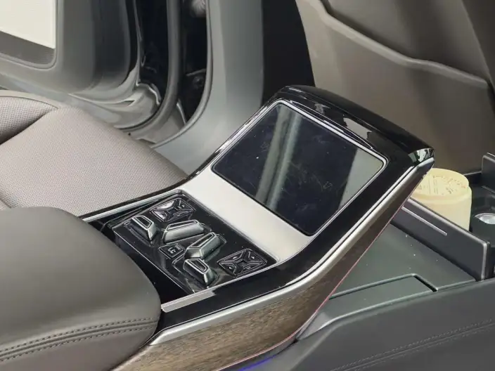 Audi A8 2022 Model A8L 55 TFSI quattro Noble Model Collector Edition Edition – фото 7