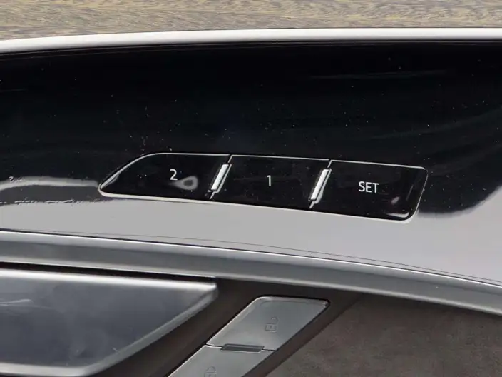 Audi A8 2022 Model A8L 55 TFSI quattro Noble Model Collector Edition Edition – фото 10