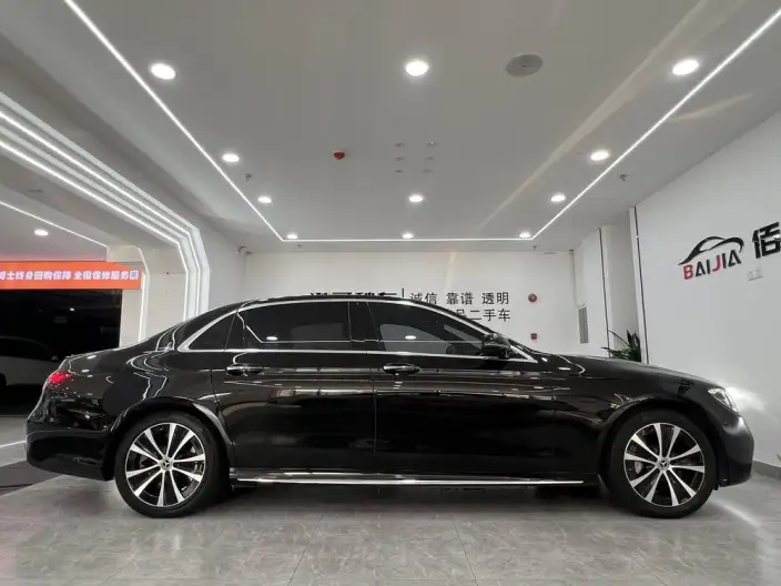 Mercedes-Benz E-Class PHEV 2023 Model E 350 e L Sports sedan – фото 7