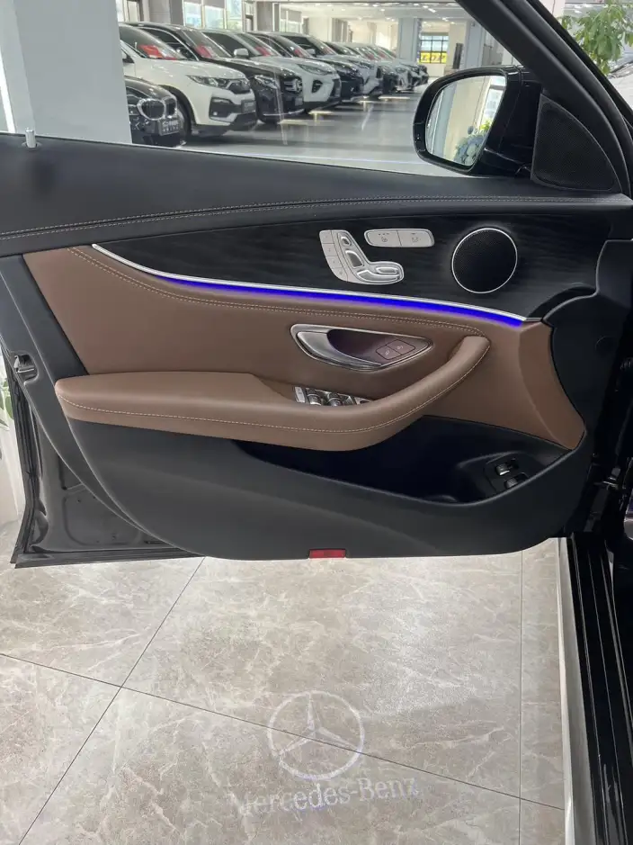 Mercedes-Benz E-Class PHEV 2023 Model E 350 e L Sports sedan – фото 8