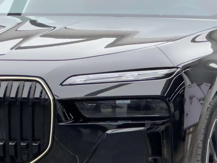 BMW i7 2023 Model eDrive50L Exclusive Model M Sports Set – фото 3