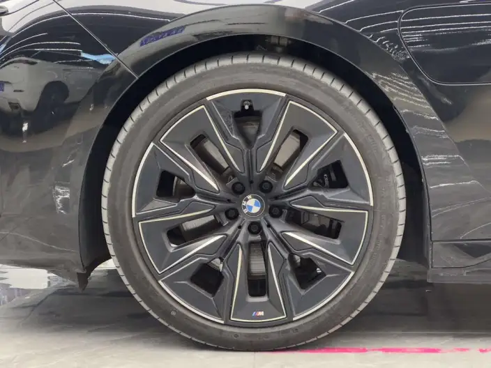 BMW i7 2023 Model eDrive50L Exclusive Model M Sports Set – фото 5