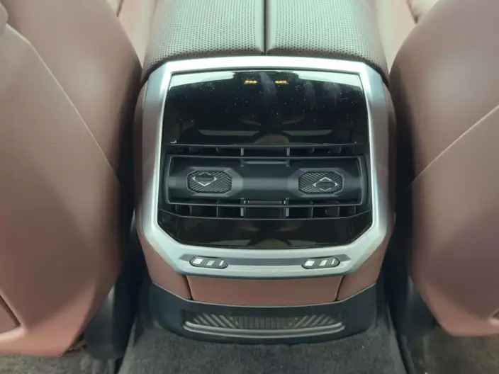 BMW i7 2023 Model eDrive50L Exclusive Model M Sports Set – фото 7