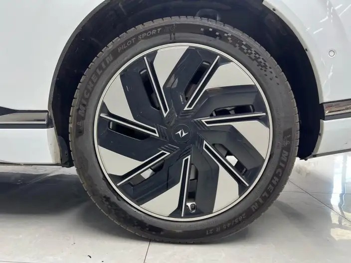 eπ 008 2024 Model 210Ultra Extended Range Edition 5 seat – фото 5