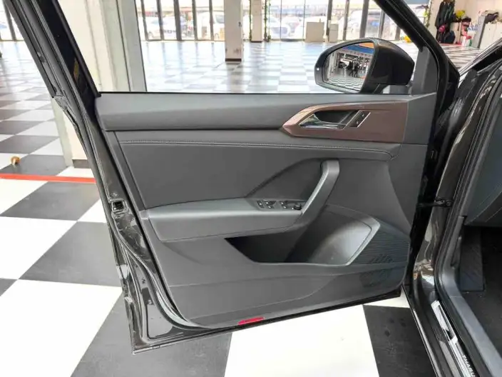 Volkswagen Tharu 2022 Model 280TSI 2WD Deluxe Edition – фото 8