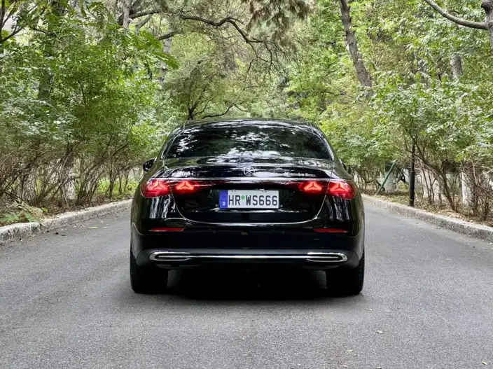 Mercedes-Benz E-Class 2025 Model E 300 L Luxury Model sedan – фото 6