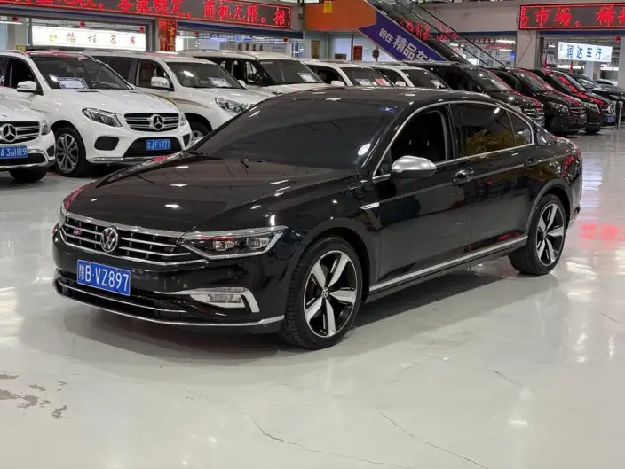 Volkswagen Magotan 2020 Model 330TSI DSG Luxury Model – фото 1