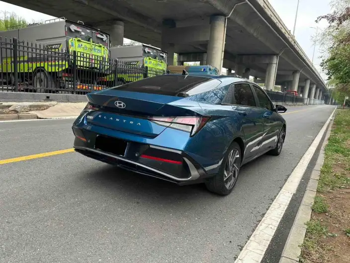 Hyundai Ioniq 2023 Model 1.5L CVT GLX Elite Edition – фото 6