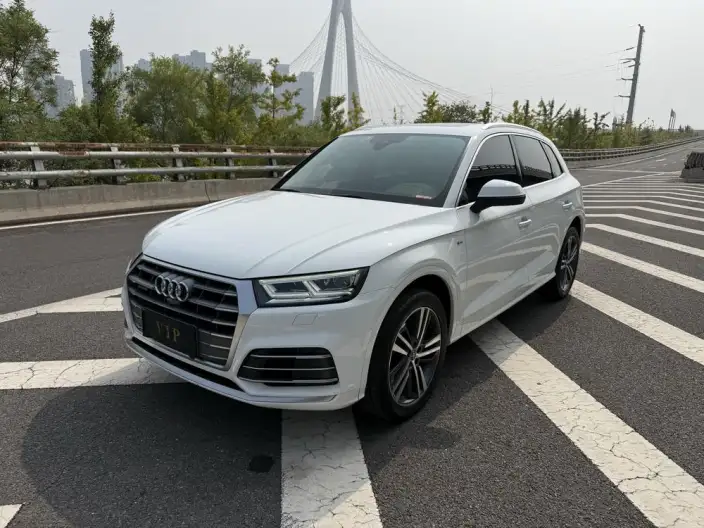 Audi Q5L 2020 Model Facelift 40 TFSI Rong Xiang Fashion Model – фото 1
