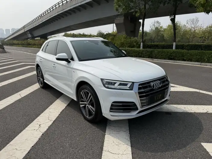 Audi Q5L 2020 Model Facelift 40 TFSI Rong Xiang Fashion Model – фото 3