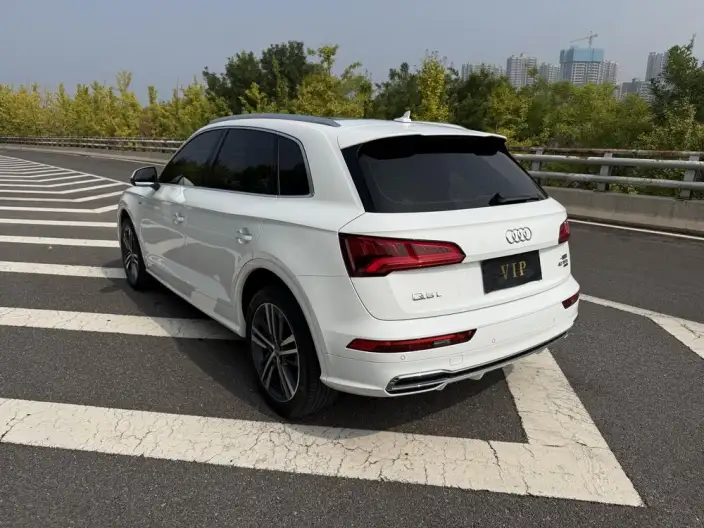Audi Q5L 2020 Model Facelift 40 TFSI Rong Xiang Fashion Model – фото 4