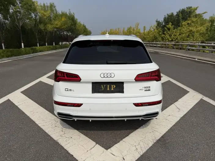 Audi Q5L 2020 Model Facelift 40 TFSI Rong Xiang Fashion Model – фото 5
