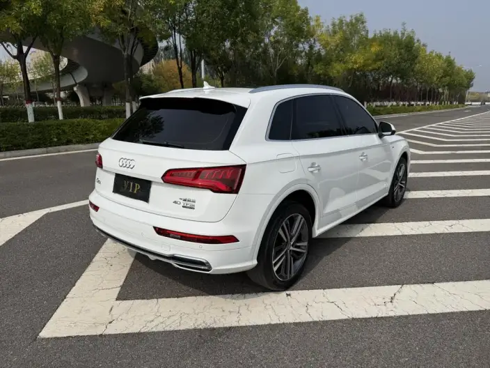Audi Q5L 2020 Model Facelift 40 TFSI Rong Xiang Fashion Model – фото 6