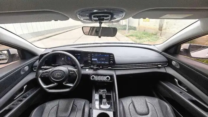 Hyundai Ioniq 2022 Model 1.5L CVT GLX Elite Edition – фото 6